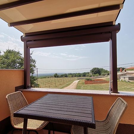 Apartamento Magnavisum Kaštelir Exterior foto
